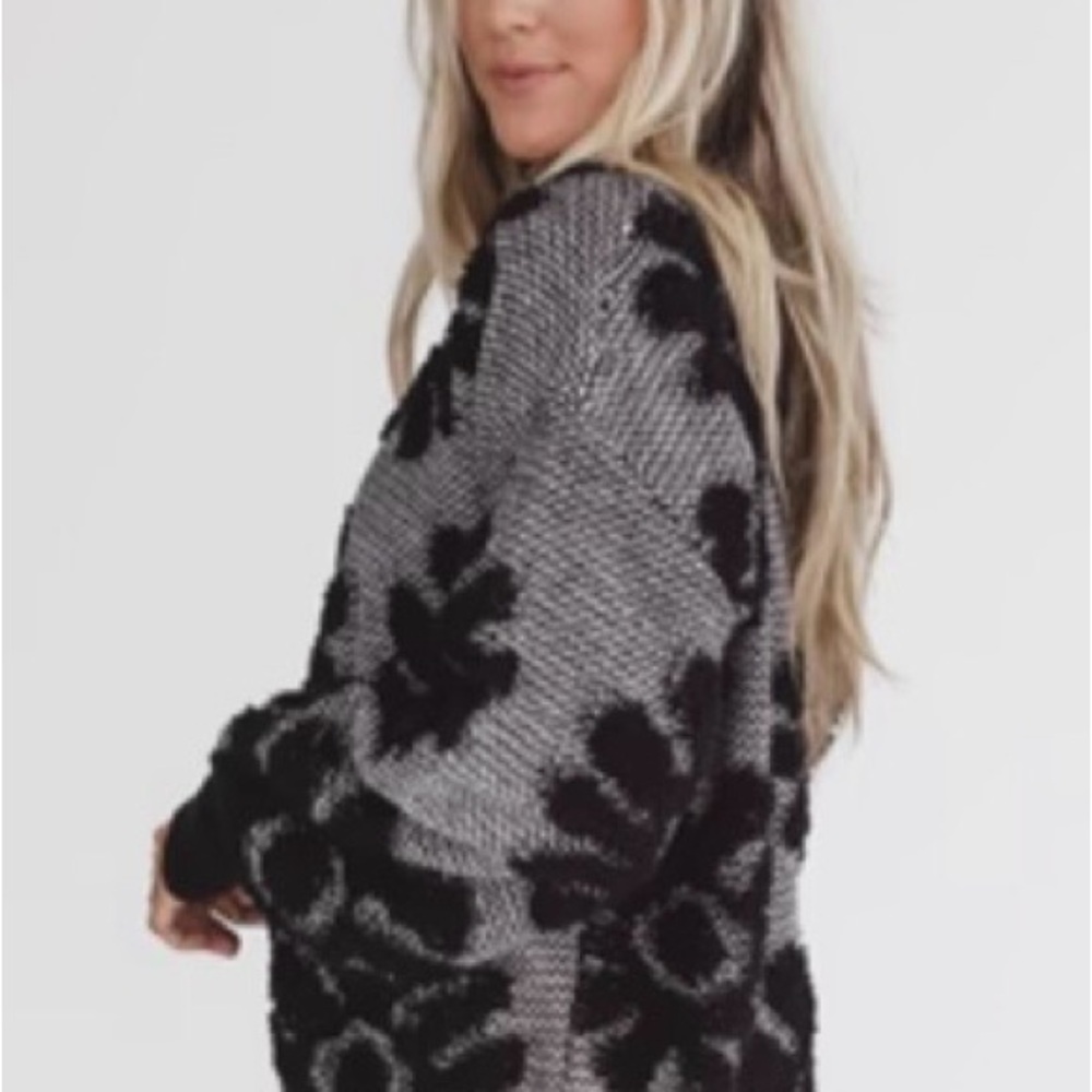 The Nest Zinnia Textured Flower Sweater